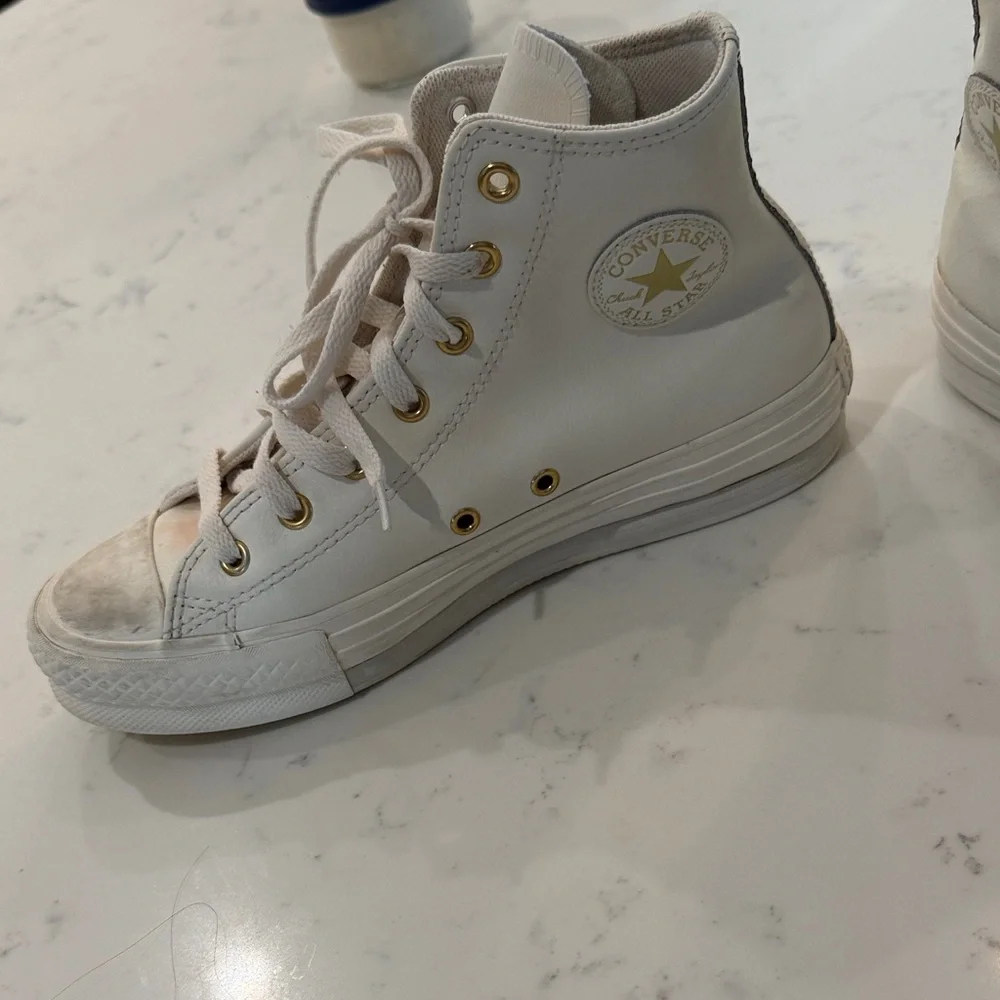 High-Top converse Sneakers in Off-White with Gold Eyelets